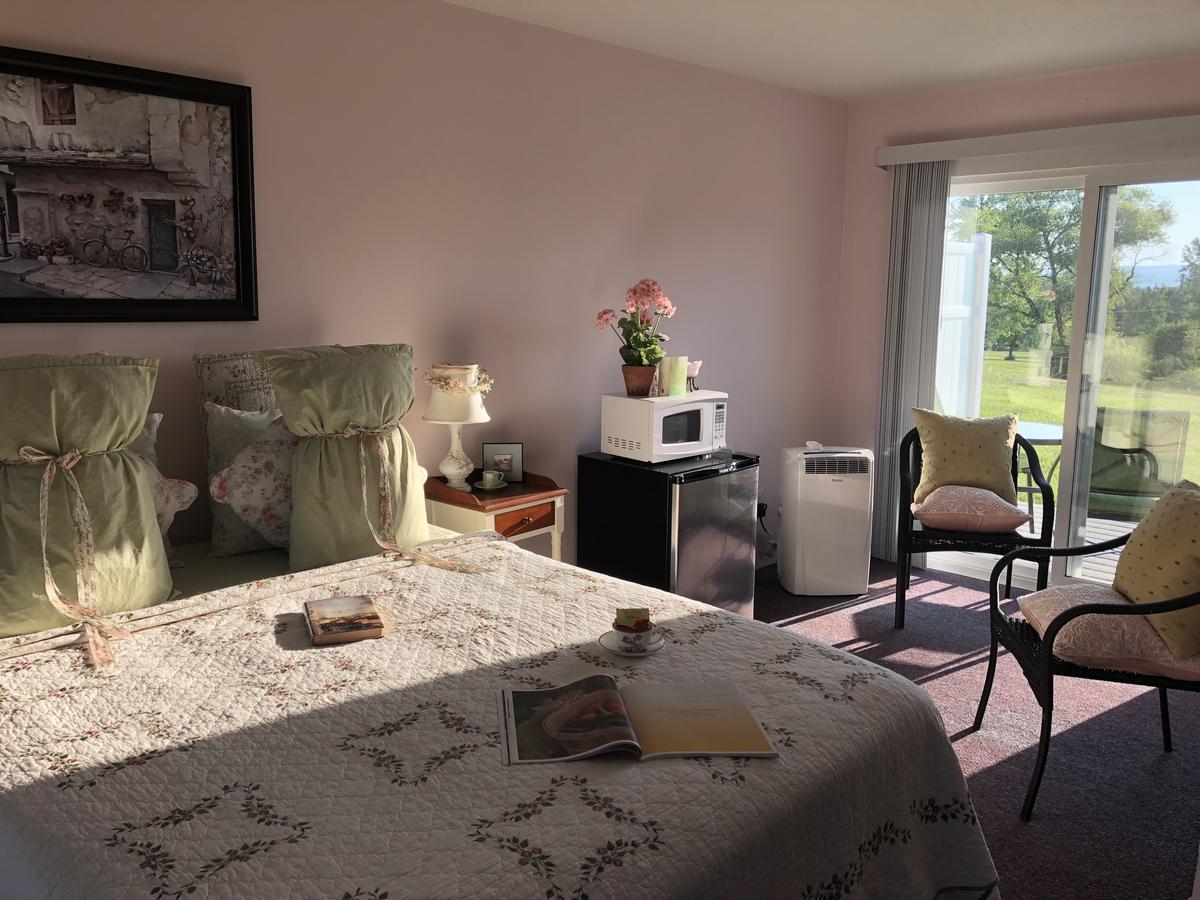 Savannah House Wine Country & 3*