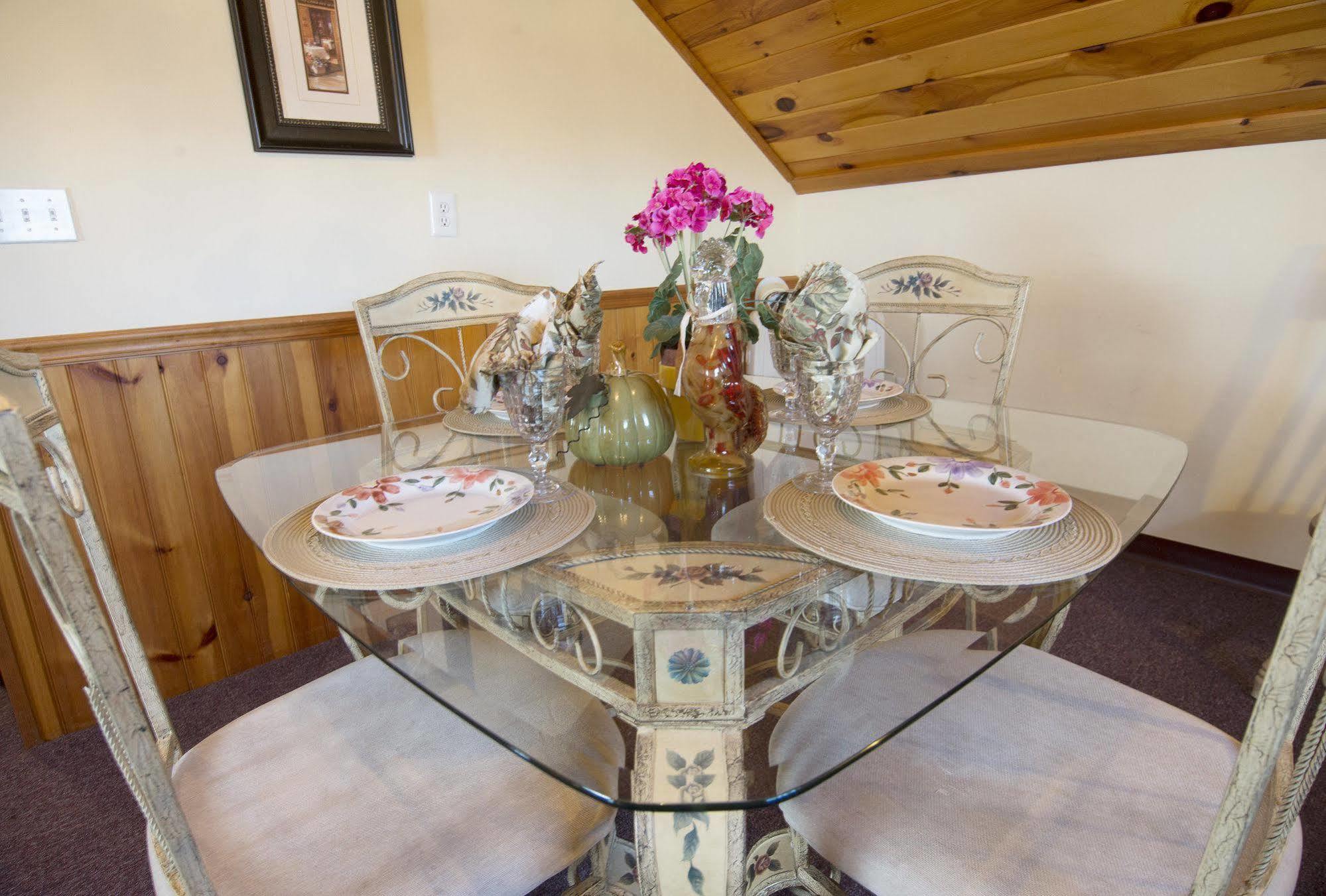 Savannah House Wine Country & 3*